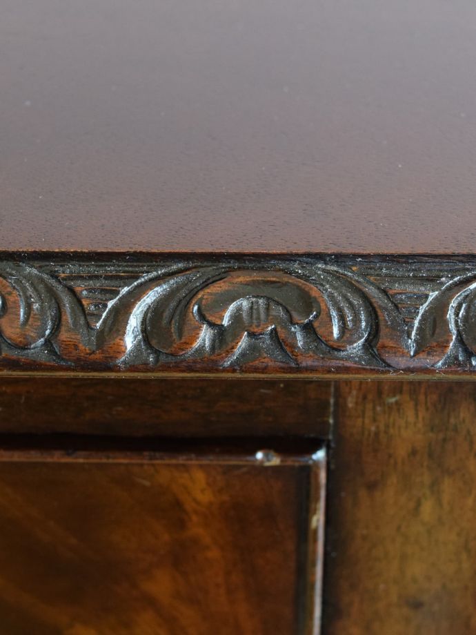 アンティークデスクの装飾