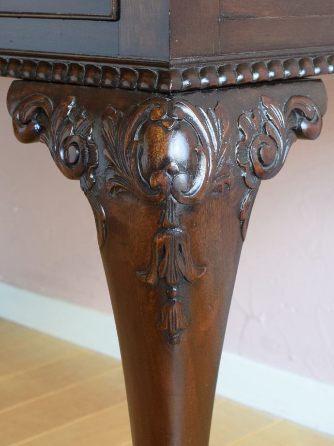 アンティークらしい彫