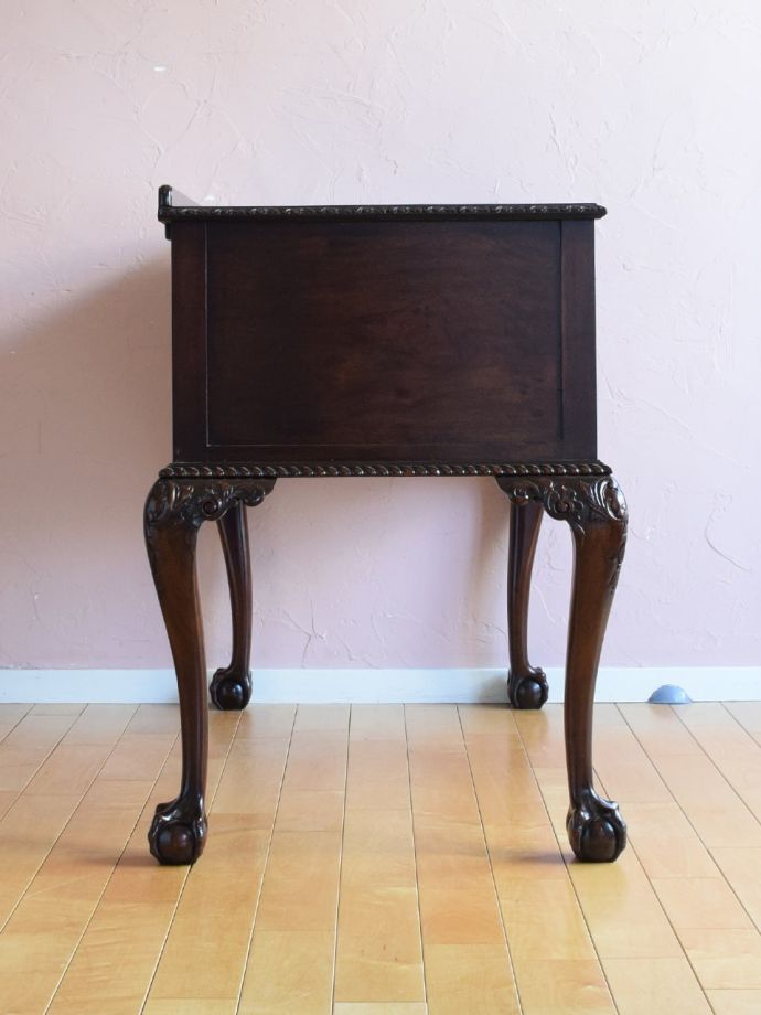 書斎デスクの側面