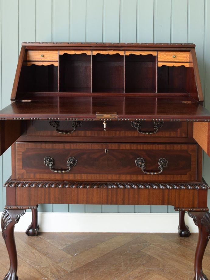 アンティークビューローの扉の中