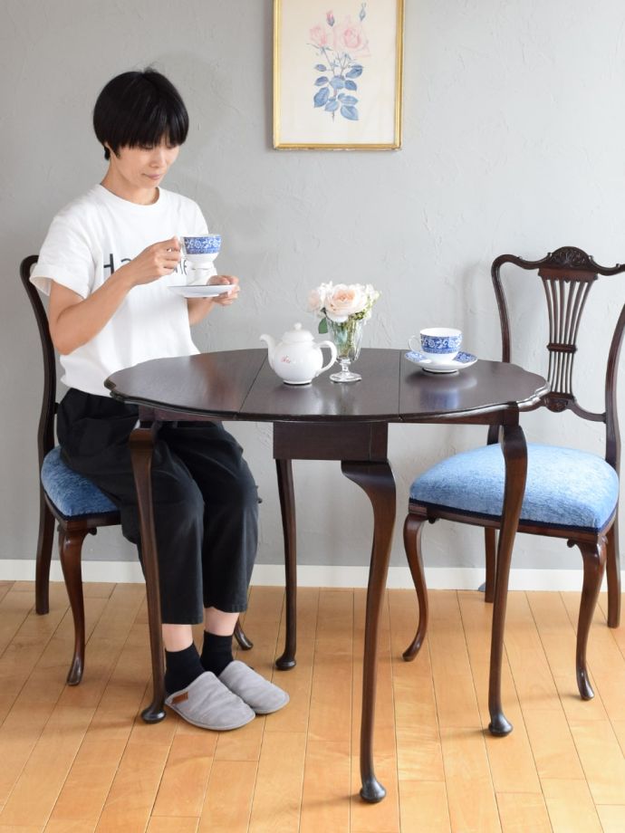 アンティークの折り畳み式テーブル