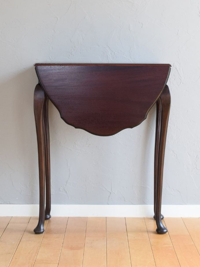 畳んだ時のゲートレッグテーブル