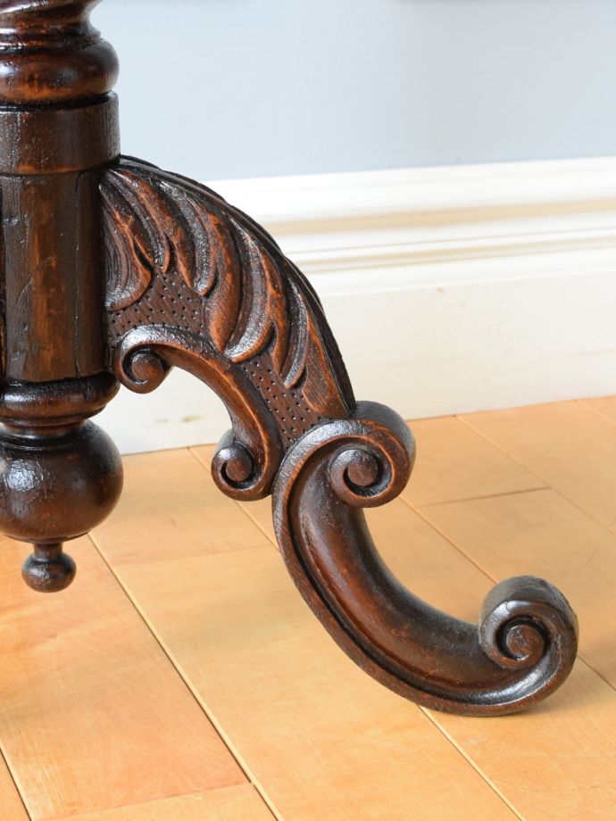 アンティークテーブルの脚