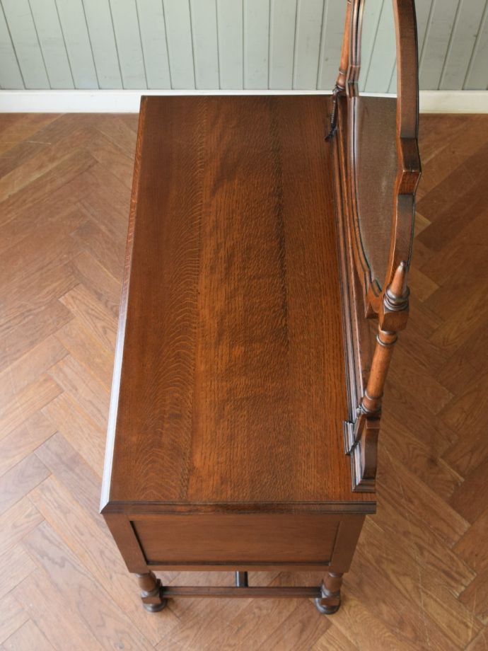 アンティークドレッサーの天板