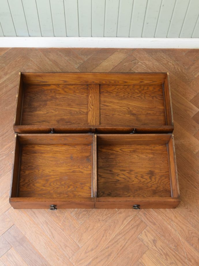 ドレッサーの引き出しの中