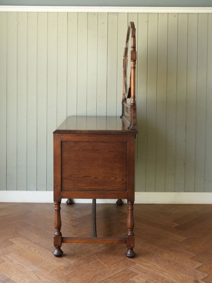 ドレッサーの側面