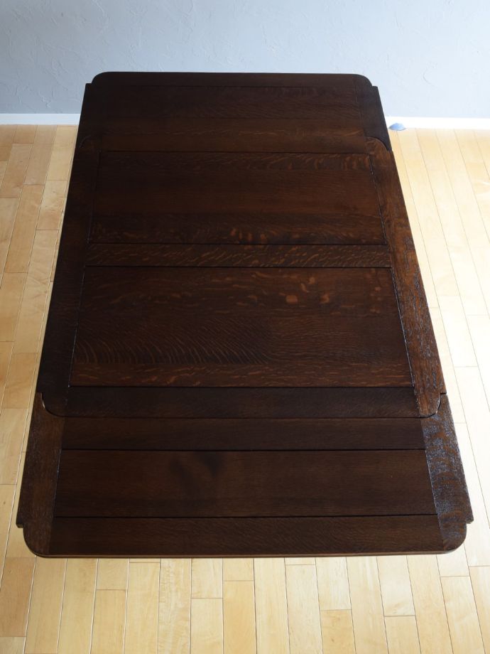 伸長式ダイニングテーブルの天板