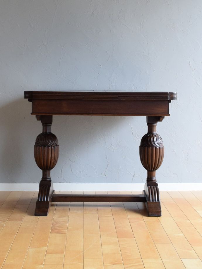 伸長式テーブルの側面