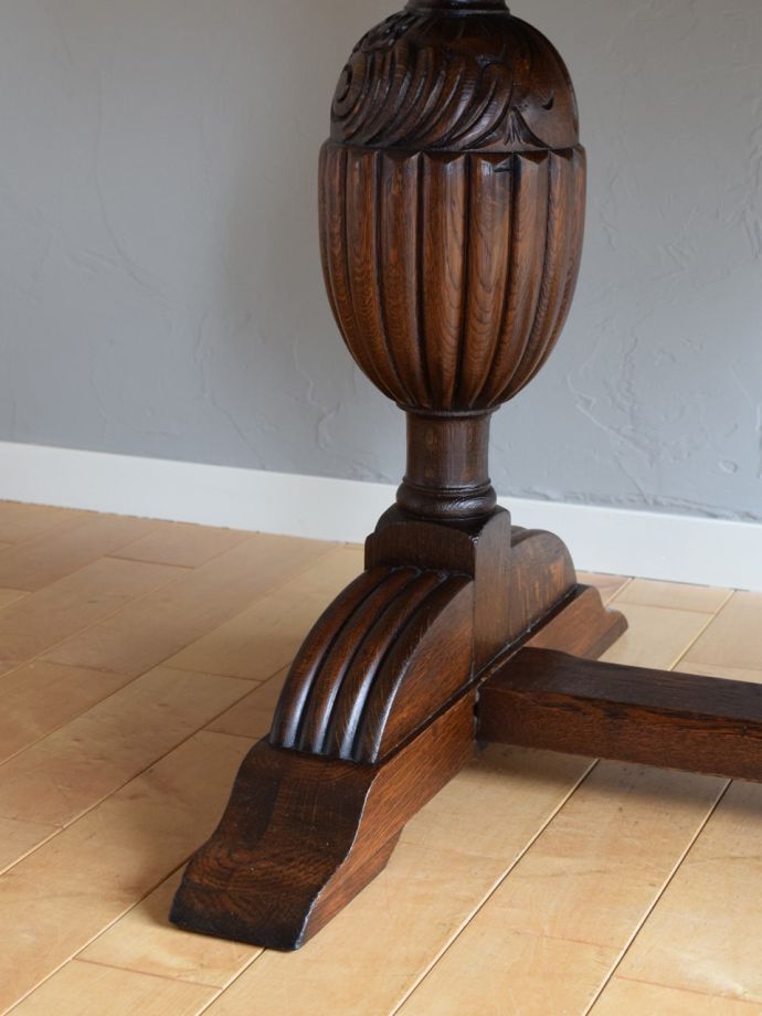 アンティークテーブルの脚