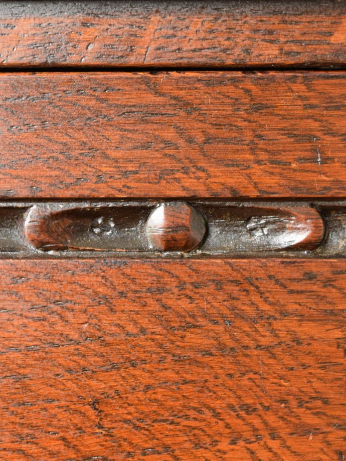 アンティークチェストの装飾