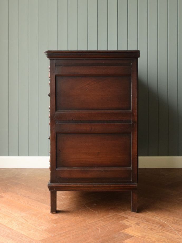 アンティークチェストの側面