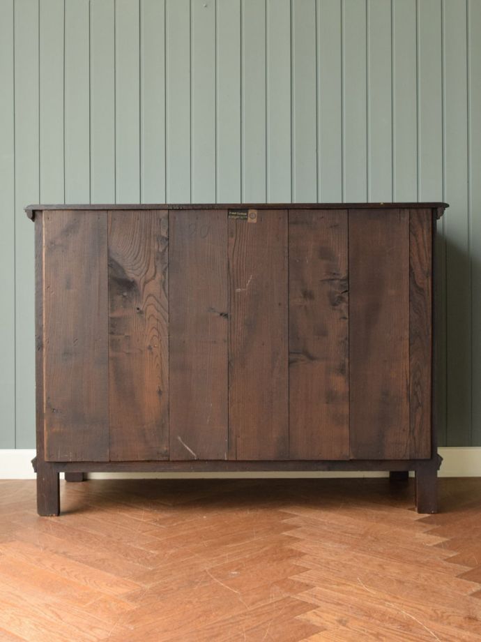 アンティークチェストの後ろ姿