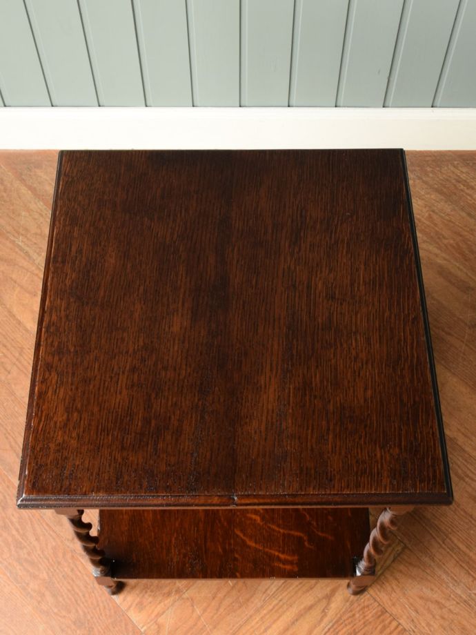 アンティークサイドチェストの天板