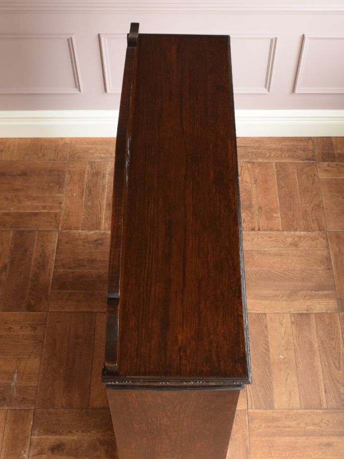 キャビネットの天板