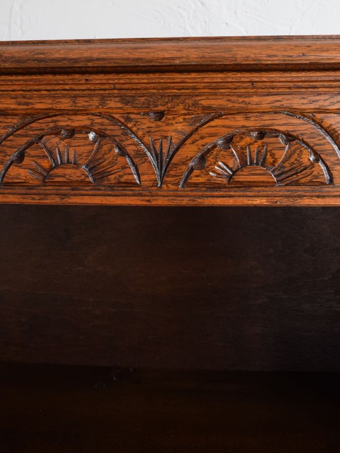 アンティーク家具の装飾