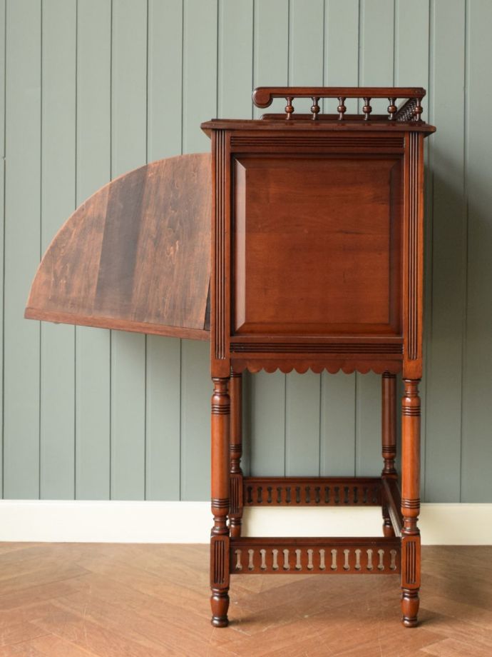 キャビネットの側面