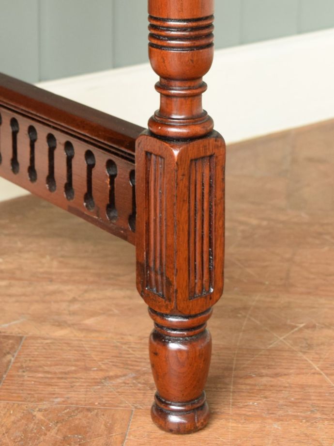 アンティーク家具の脚