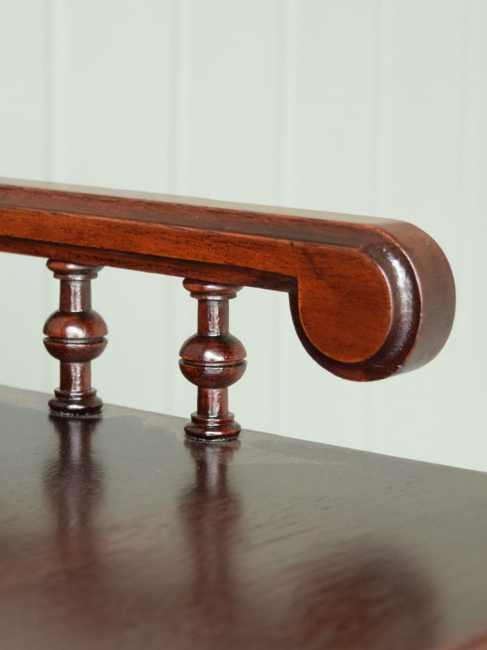 アンティーク家具の装飾