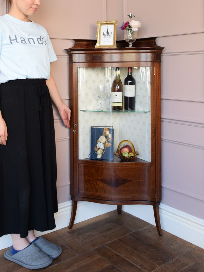 英国アンティークのガラスキャビネット