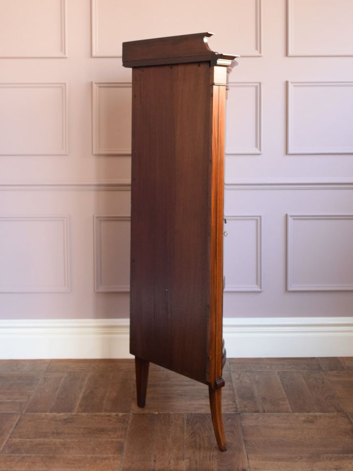 キャビネットの側面