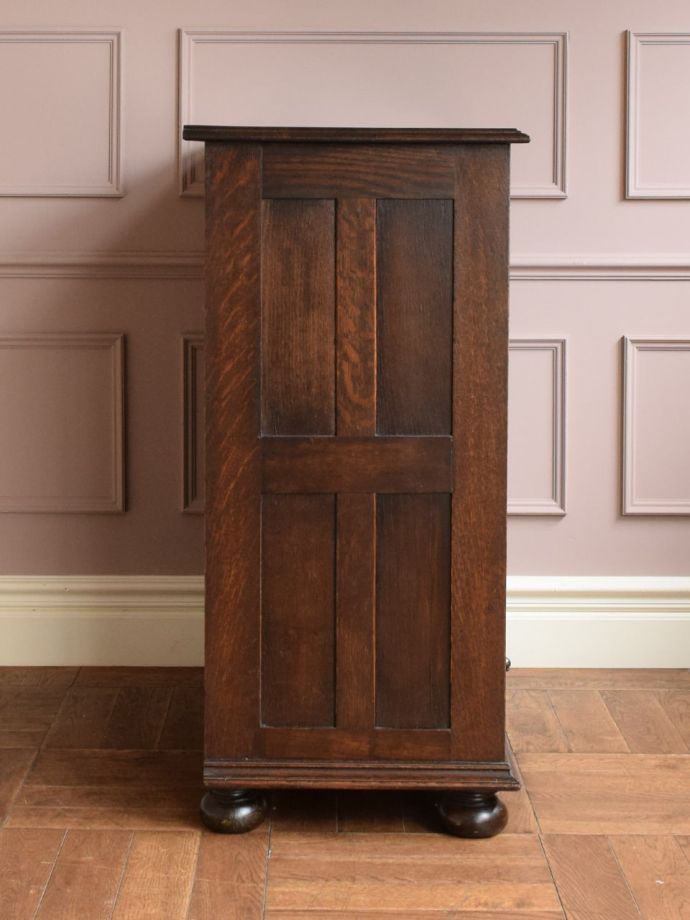 アンティークチェストの側面