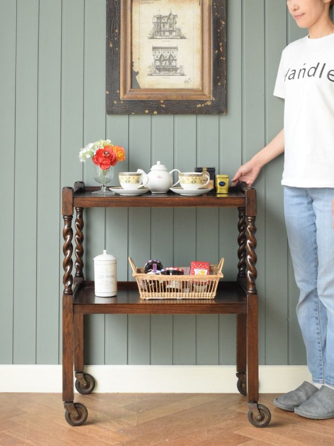 英国アンティークのワゴン