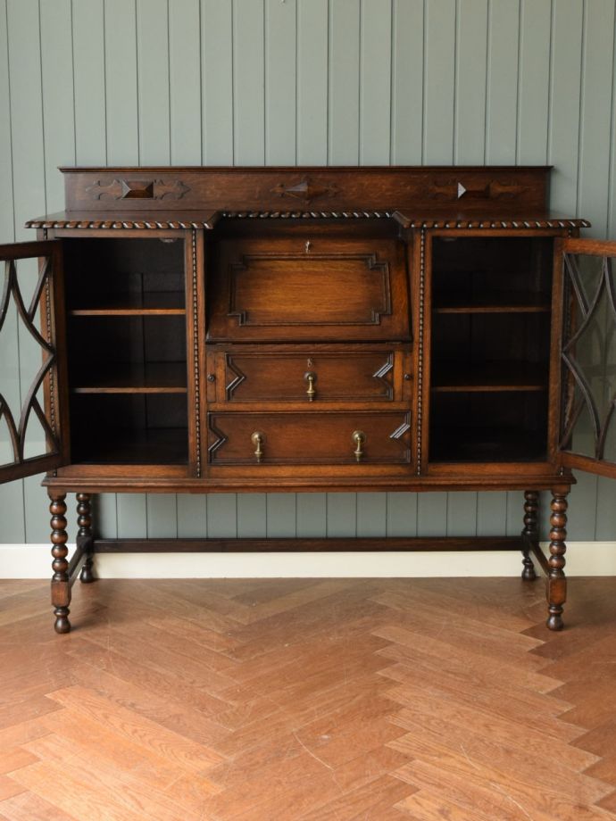 サイドバイサイドの扉の中