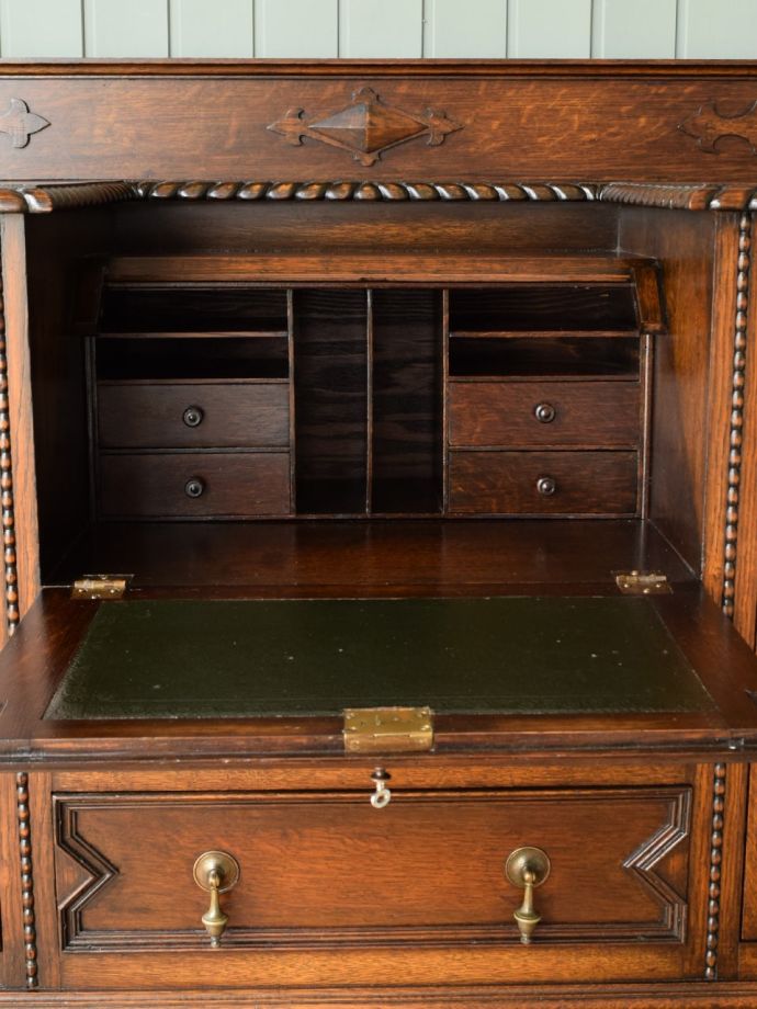 アンティークビューローの扉の中