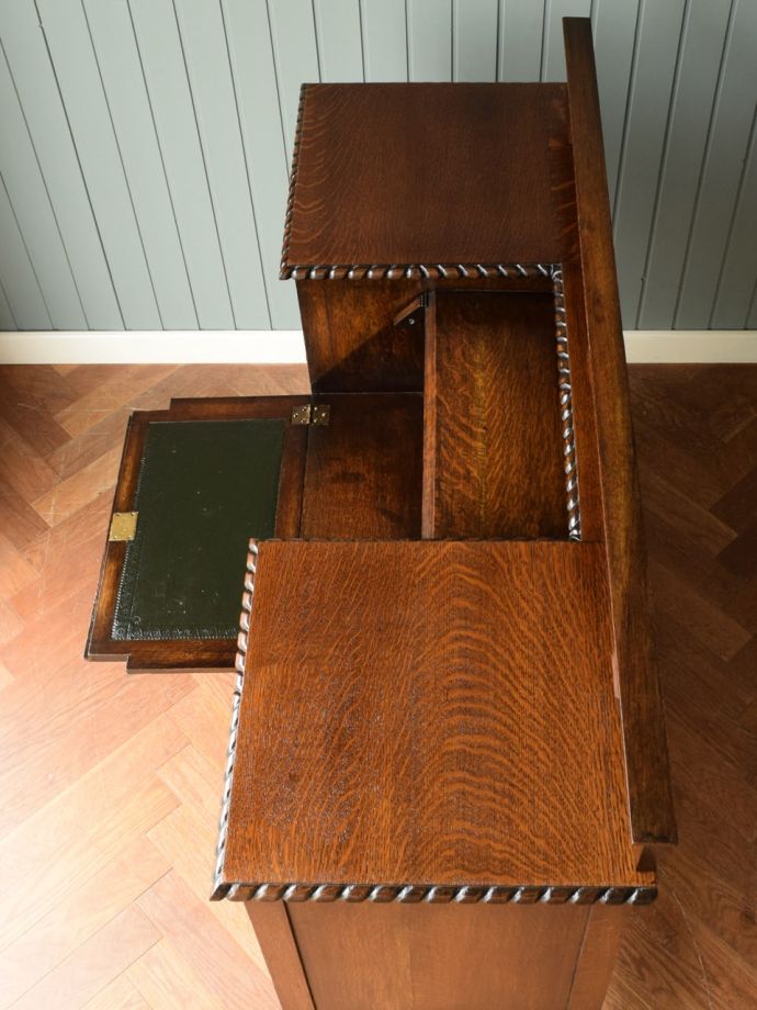 キャビネットの天板