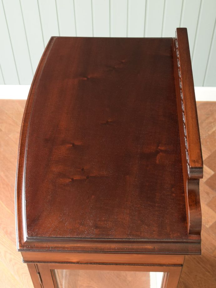 アンティークキャビネットの天板