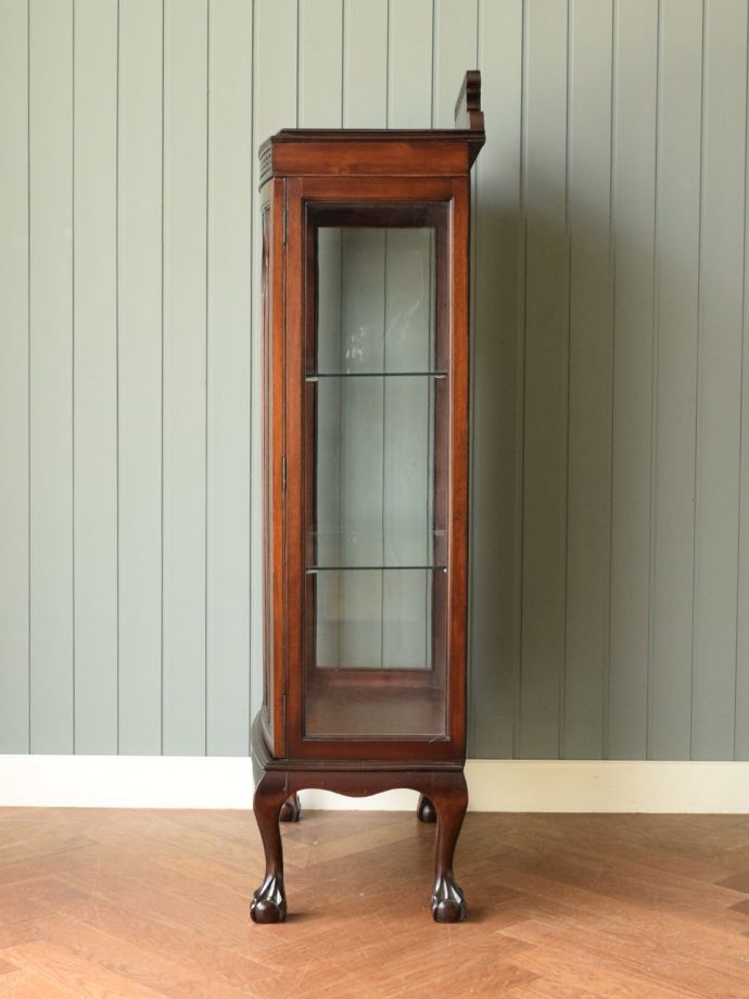 キャビネットの側面