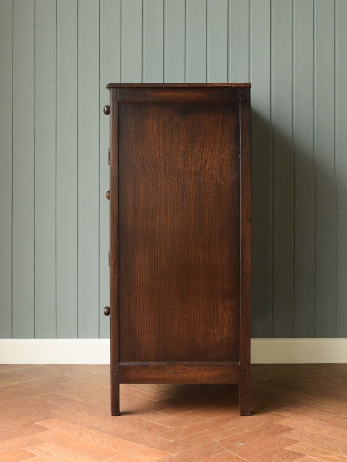 カップボードチェストの側面