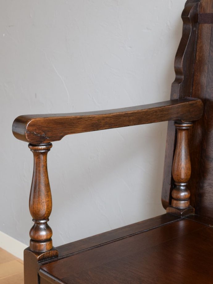 ベンチのアーム部分