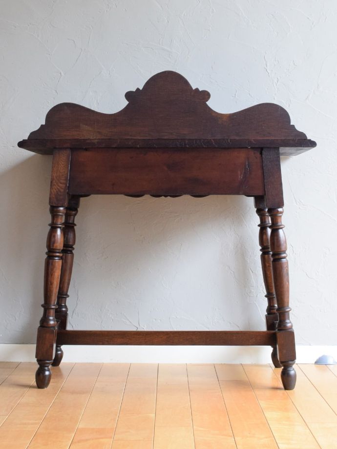 コンソールテーブルの後ろ姿