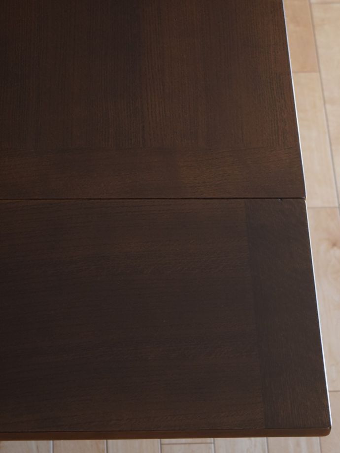 アンティークテーブルの木目