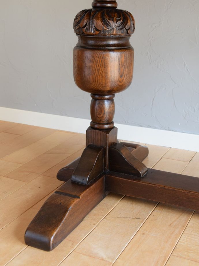 アンティークテーブルの脚