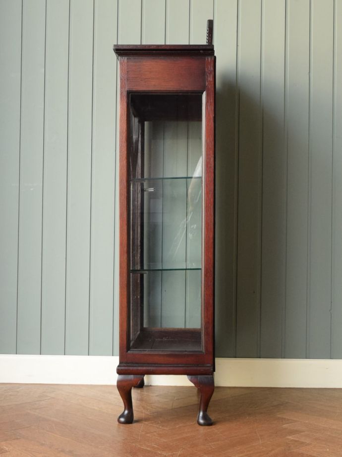 キャビネットの側面