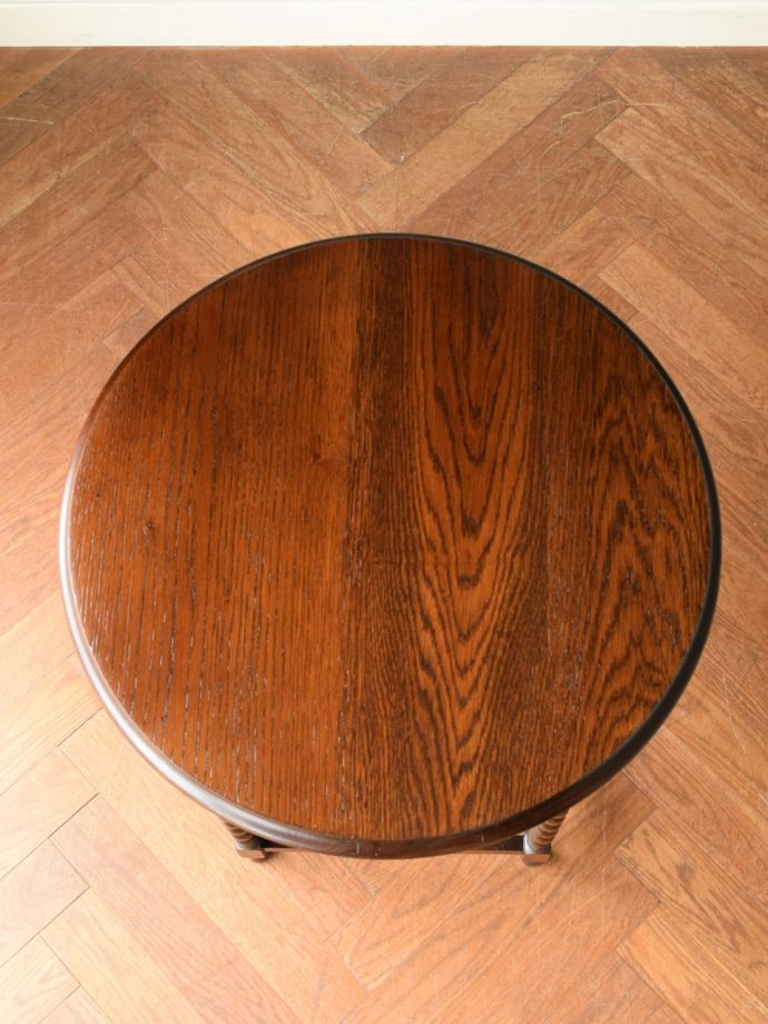 アンティークのサイドテーブルの天板