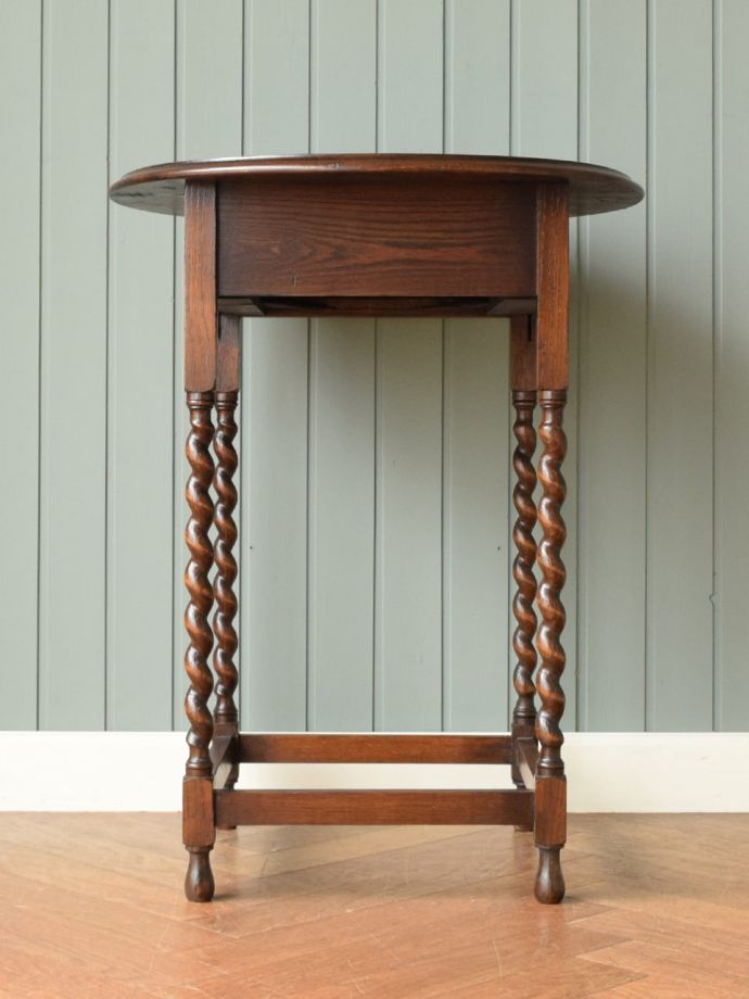 どこから見てもキレイなサイドテーブル