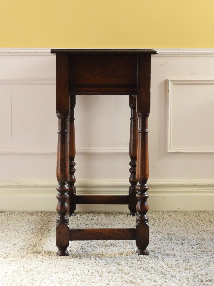 コンソールテーブルの側面