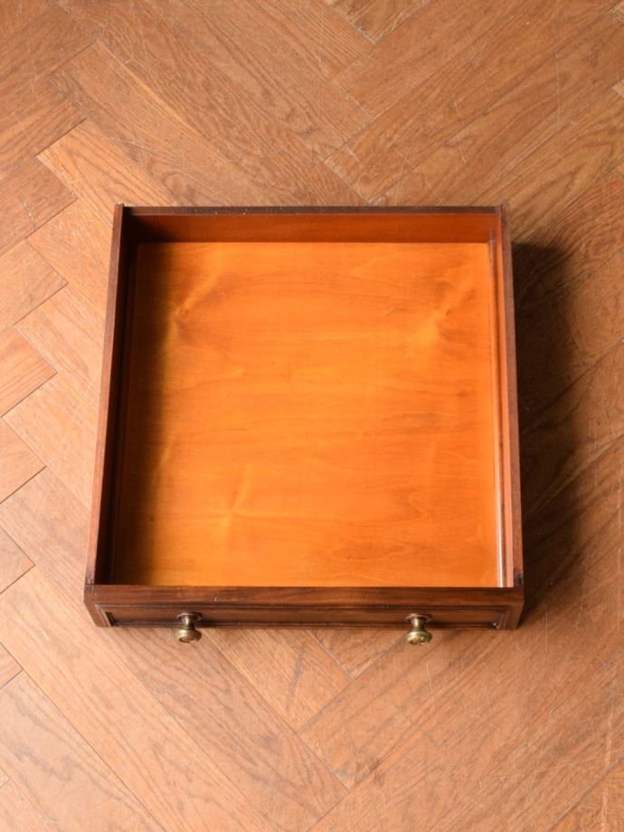 オケージョナルテーブルの引き出し