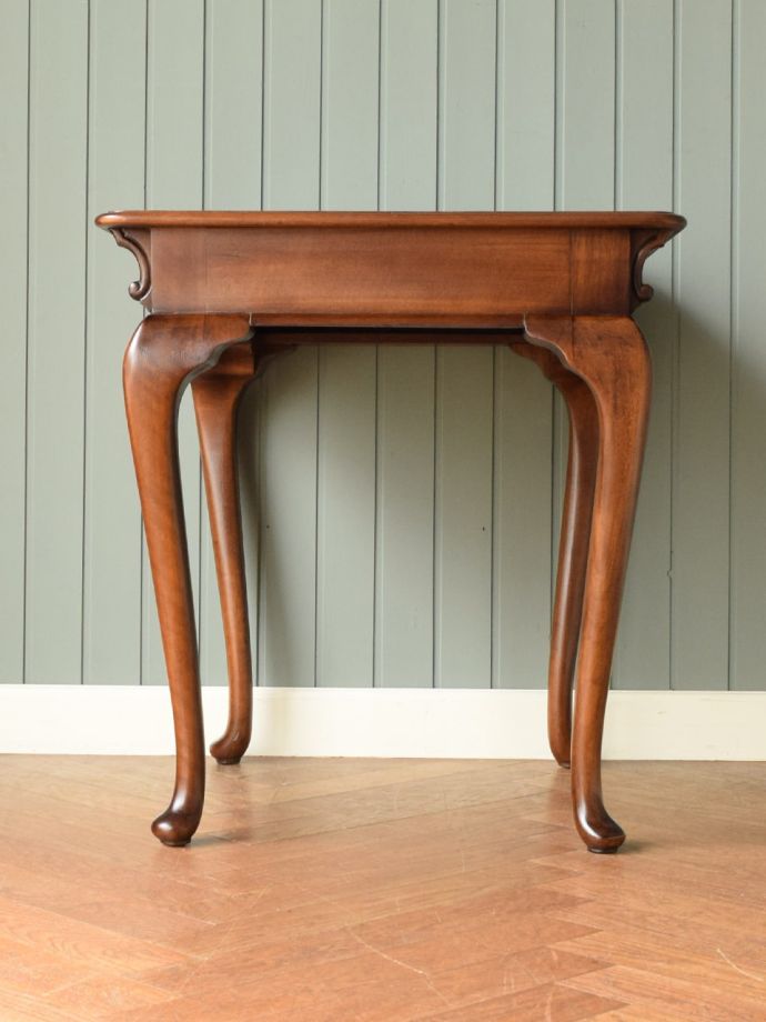 アンティーク家具の側面