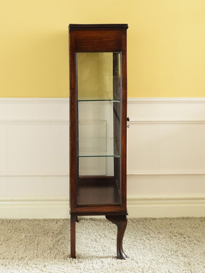 キャビネットの側面