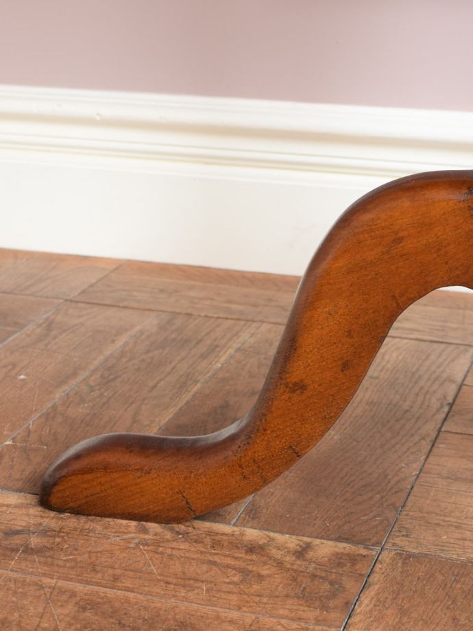 アンティーク風家具の脚