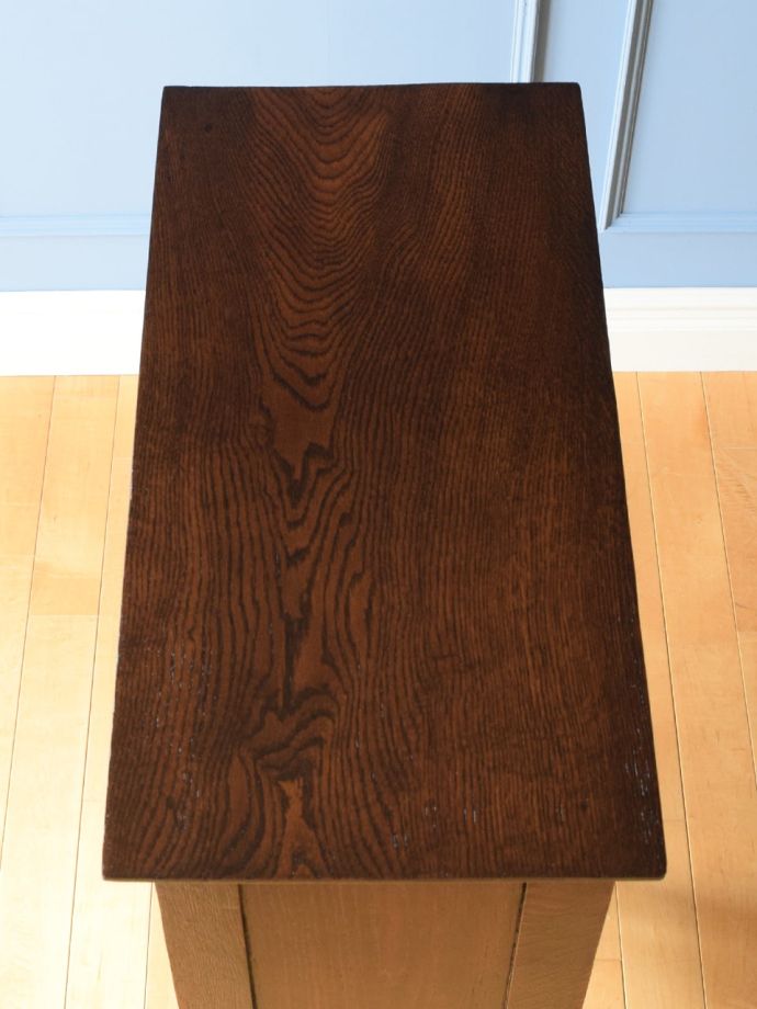 キャビネットの天板