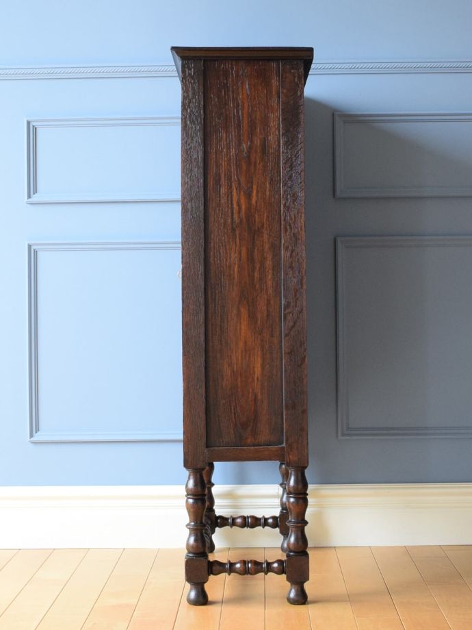 キャビネットの側面