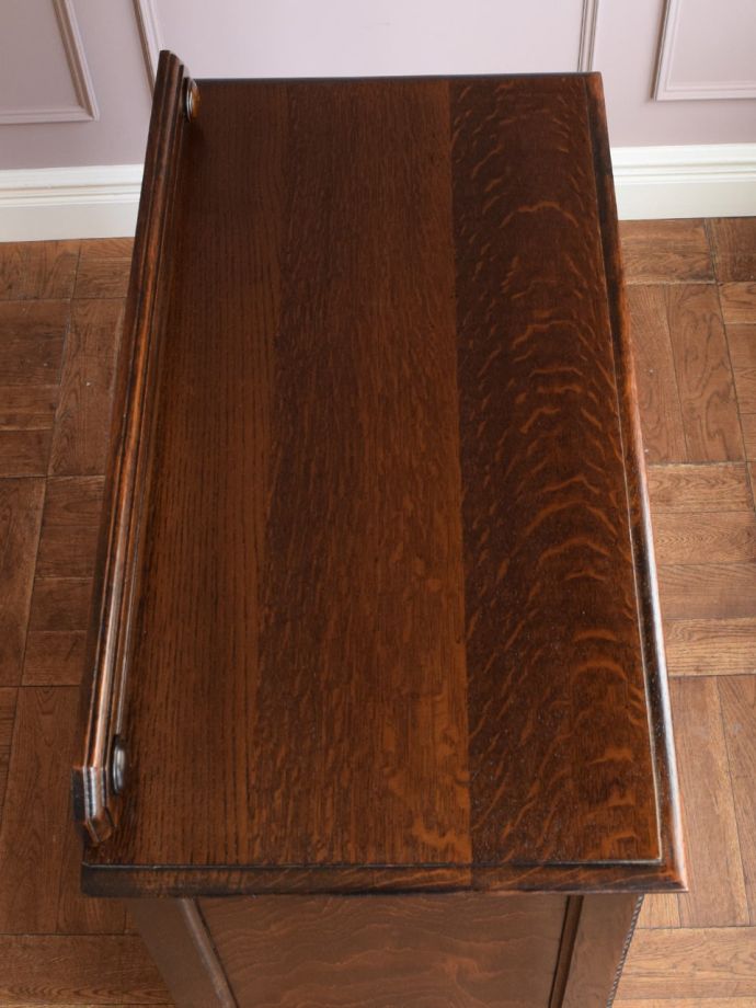 アンティークチェストの天板