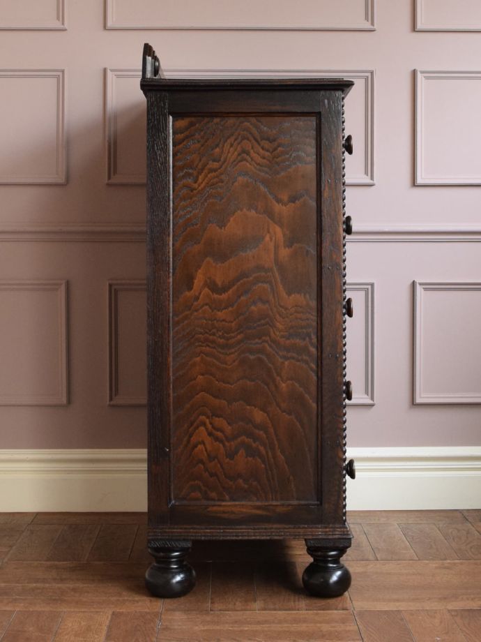 アンティークチェストの側面