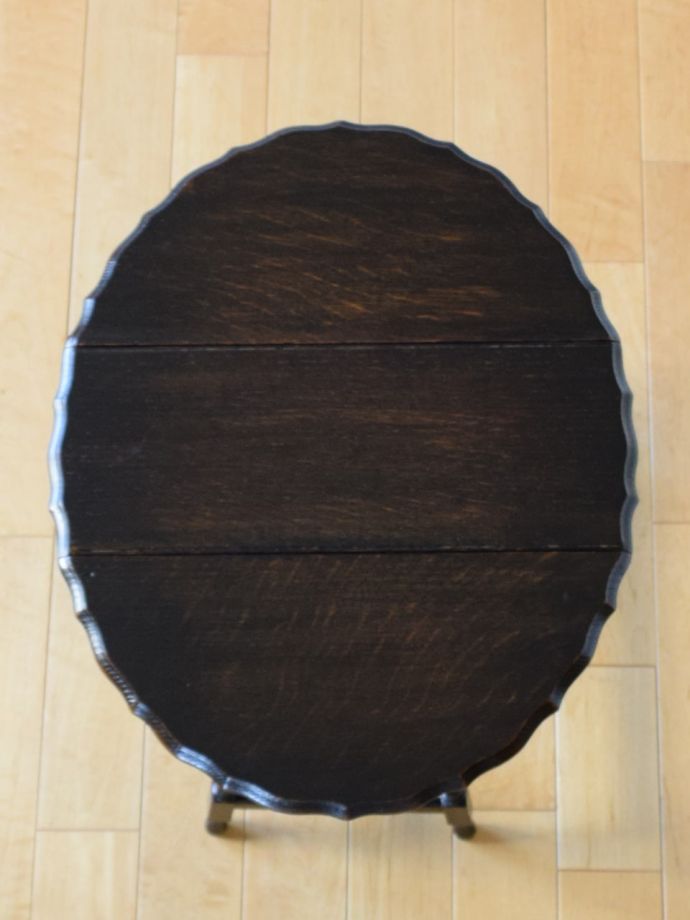 天板を広げた折り畳みテーブル