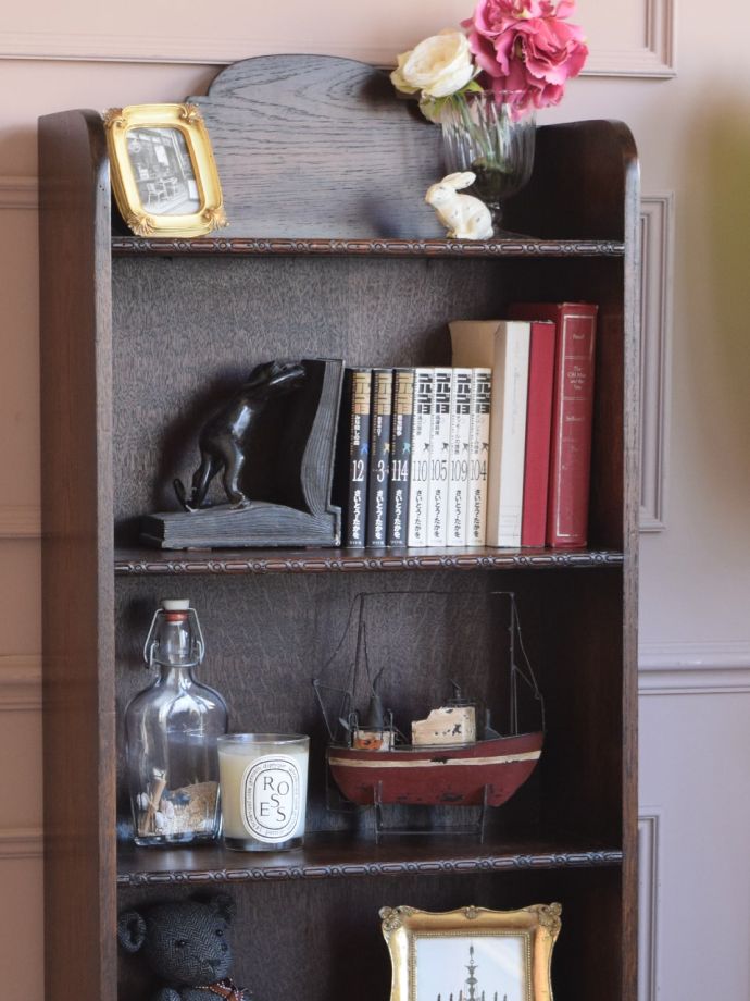 アンティーク家具らしい美しい木目